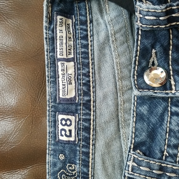 Miss Me Medium Wash Mid Rise Signature Bootcut Jeans. - Picture 6 of 16